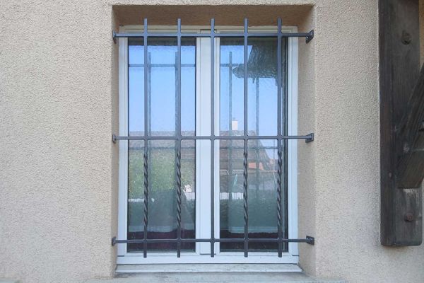 fenstergitter-0070B91E9ED-ABF7-719F-0B5E-A273DDFCF455.jpg